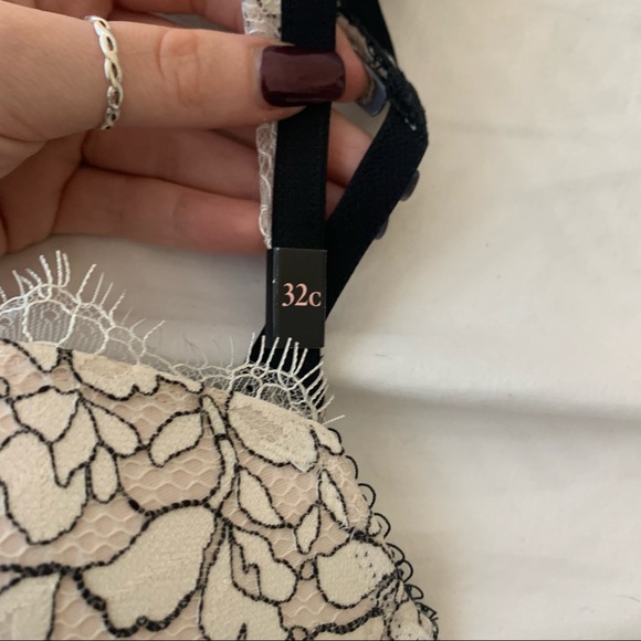NWT Victoria’s Secret Bra top - size 32C - Picture 10 of 11